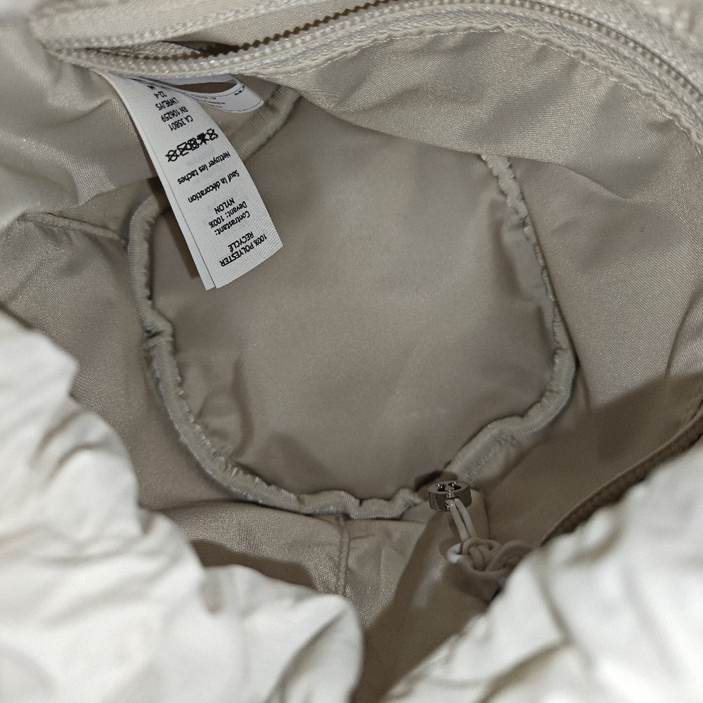 LULULEMON New Year Crossbody White Opal Fleece Bucket Bag 2.5L - Picture 13 of 16